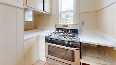 93 Capen St, Unit 2 in Medford, MA - Foto de edificio - Building Photo