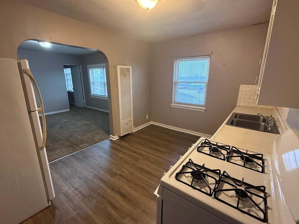 206 Locust St, Unit 11 in Burlington, IA - Foto de edificio