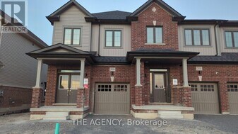 2036 Horace Duncan Cres in Oshawa, ON - Building Photo