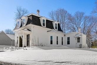 1104 Pleasant St in Weymouth, MA - Building Photo - Building Photo