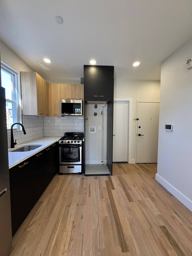 46 Van Reipen Ave, Unit 3F