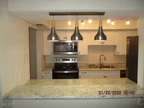 120 Orland St-Unit -7 in Las Vegas, NV - Building Photo - Building Photo