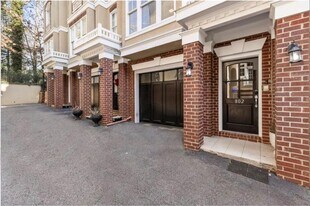 802 Clifton Heights Ln NE in Atlanta, GA - Building Photo