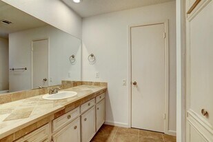 11126 Twain Dr in Montgomery, TX - Building Photo