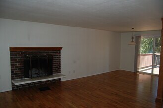 13310 NE 74th St in Redmond, WA - Building Photo - Building Photo