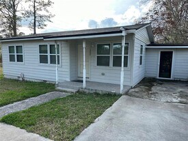 1222 SE 10th St in Gainesville, FL - Building Photo