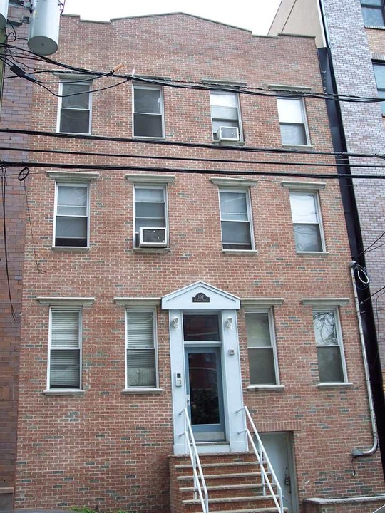 107 Harrison St in Hoboken, NJ - Building Photo