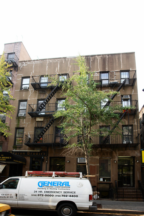 370-372 W 46th St in New York, NY - Foto de edificio