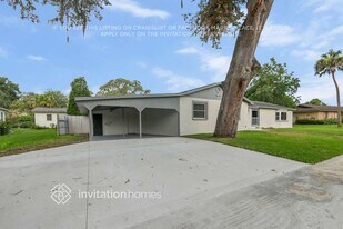 810 Bishop Pl in Seffner, FL - Building Photo