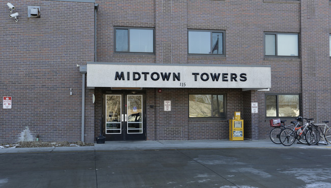 Midtown Towers in Newton, KS - Foto de edificio - Building Photo