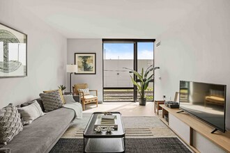 2151 N Elston Ave in Chicago, IL - Building Photo - Building Photo