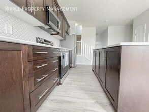 160 Carrington Way NW in Calgary, AB - Building Photo - Building Photo