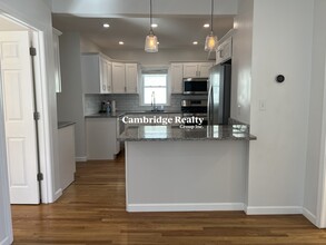 19 Brookford St, Unit 1 in Cambridge, MA - Building Photo - Building Photo