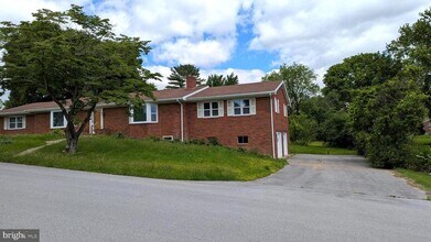 19714 Scott Hill Dr in Hagerstown, MD - Building Photo - Building Photo