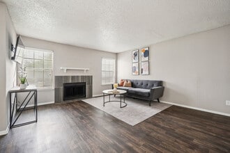3001 Crystal Spgs St in Bedford, TX - Building Photo - Building Photo