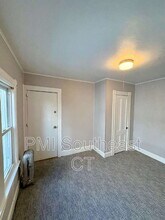 79 Garfield Ave in New London, CT - Building Photo - Building Photo