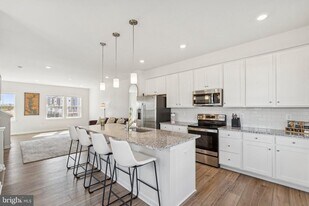 79 Swan Fld Ave in Ranson, WV - Building Photo