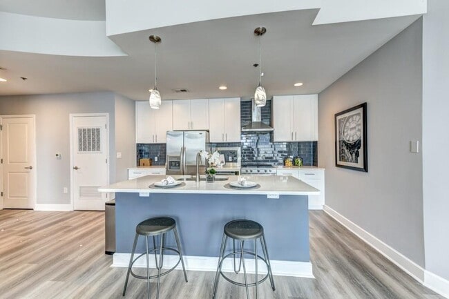 950 W Peachtree St NW in Atlanta, GA - Building Photo - Building Photo