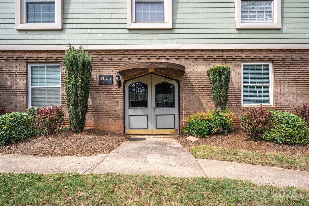 2626 Park Rd in Charlotte, NC - Building Photo