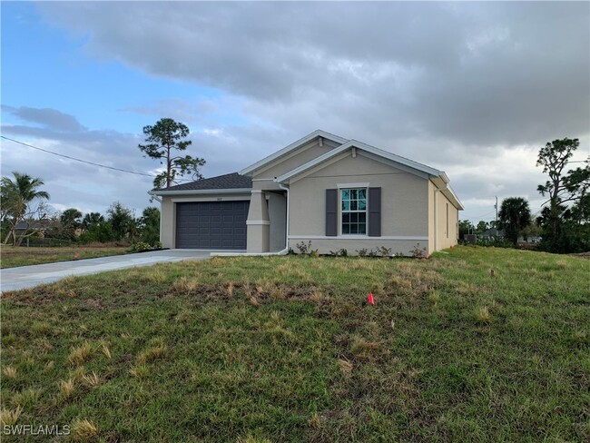 1012 NE 32nd Ln in Cape Coral, FL - Building Photo - Building Photo