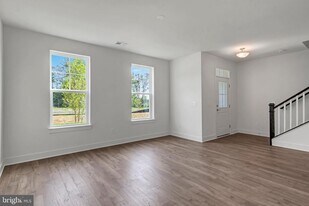 1648 Sandpiper Bay Lp in Dumfries, VA - Building Photo