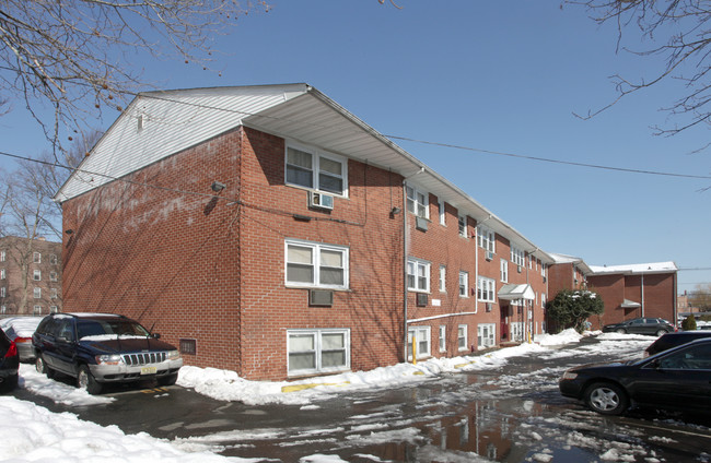 Martha Bell Apartments in Elizabeth, NJ - Building Photo - Building Photo