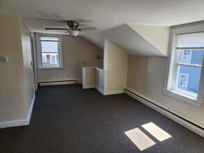 35 Federal St, Unit 2nd floor in Warren, RI - Building Photo - Building Photo