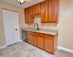 360 Newport Ln in Bartlett, IL - Building Photo - Building Photo