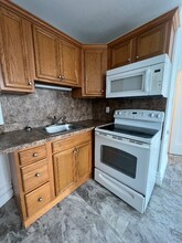 242 Saratoga Ave, Unit Apt 9 in Cohoes, NY - Foto de edificio - Building Photo