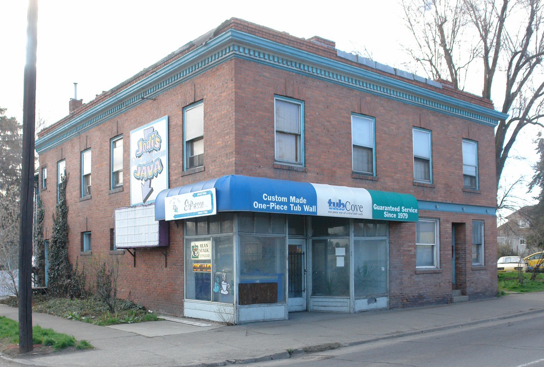 2124 N Ash St in Spokane, WA - Foto de edificio