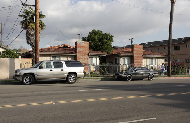 909 Standard St in Santa Ana, CA - Foto de edificio - Building Photo