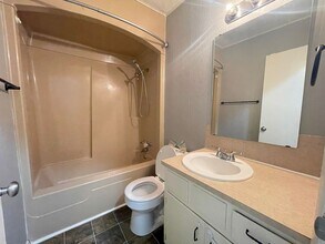 5408 S Hutchinson Ct in Battlefield, MO - Foto de edificio - Building Photo