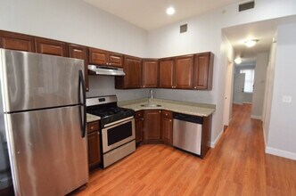 194 Marion St in Boston, MA - Foto de edificio - Building Photo