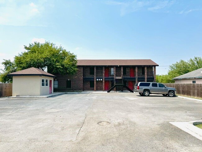 1411 Oak St in Weslaco, TX - Building Photo - Building Photo