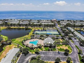 5132 Beach Dr SE in St. Petersburg, FL - Building Photo - Building Photo