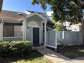 1821 Racquet Ct in North Lauderdale, FL - Building Photo