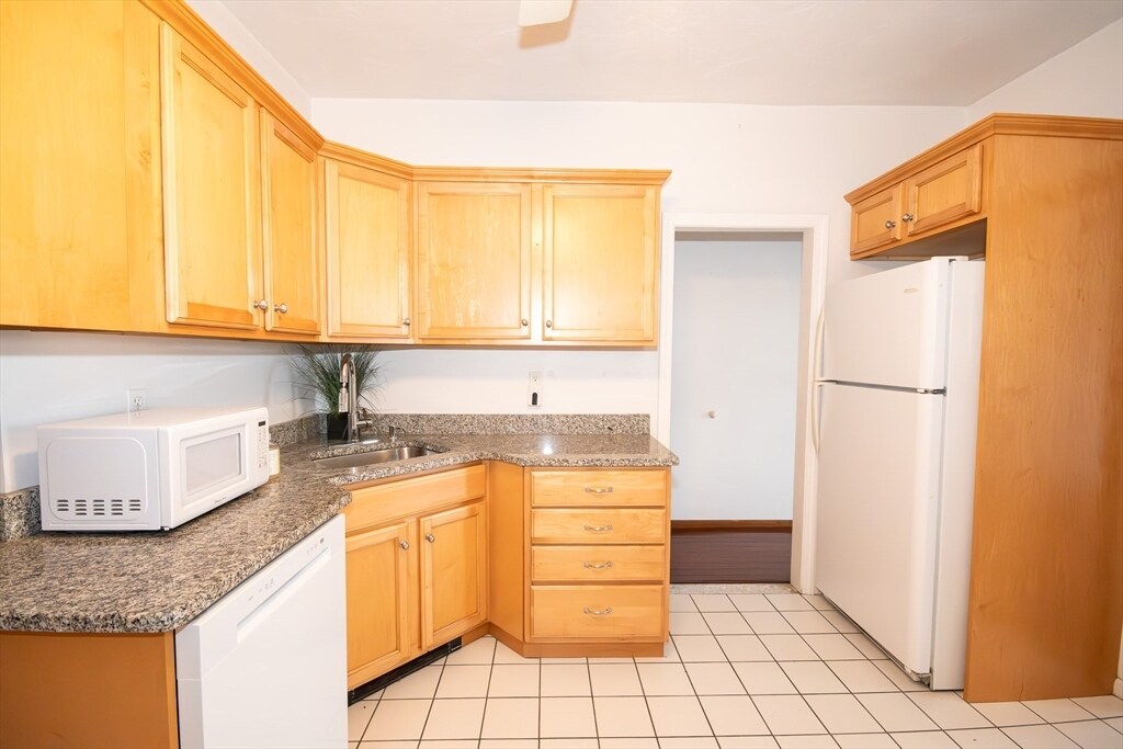 703 E Broadway in Boston, MA - Building Photo
