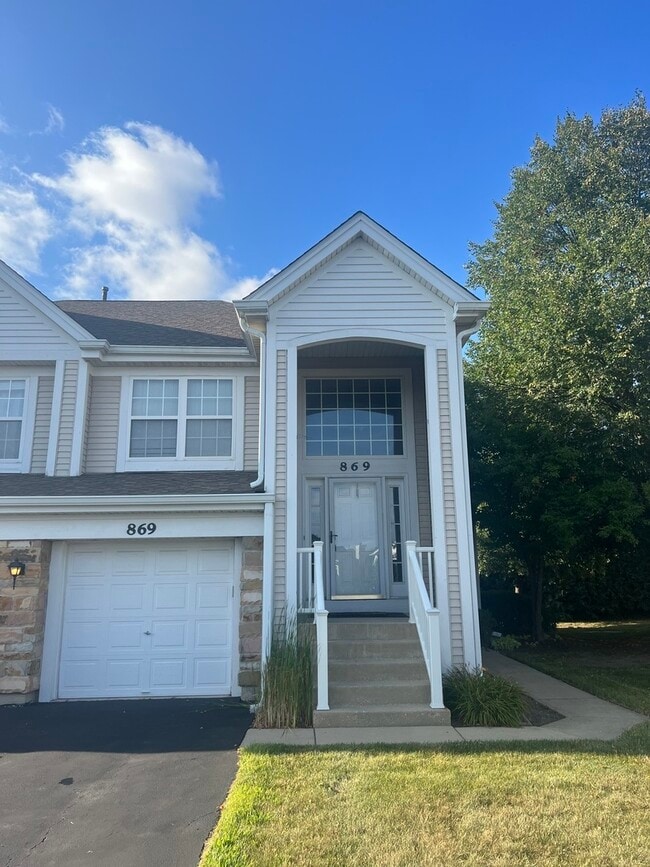 property at 869 Pembrook Ct