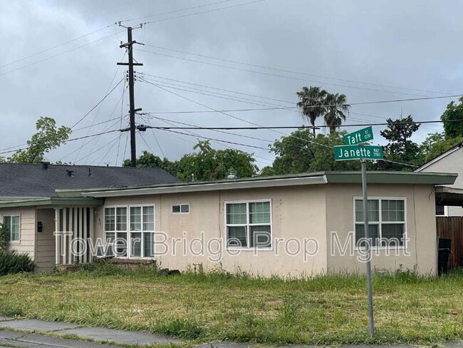 property at 2841 Taft St