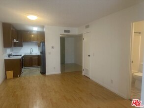 955 Normandie Ave in Los Angeles, CA - Building Photo - Building Photo