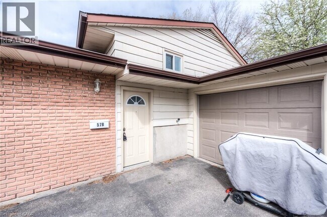 57 Kingswood Dr in Kitchener, ON - Building Photo - Building Photo