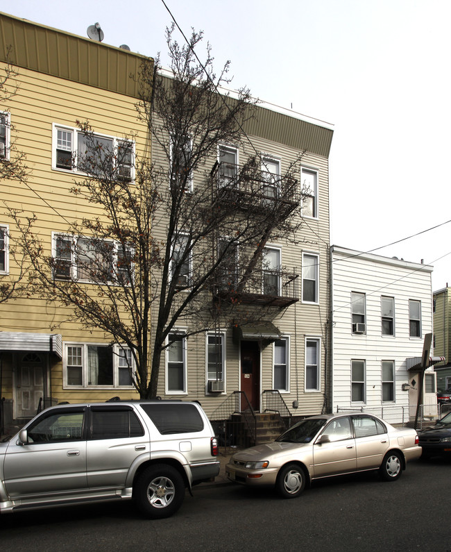 124 St Pauls Ave in Jersey City, NJ - Building Photo - Building Photo