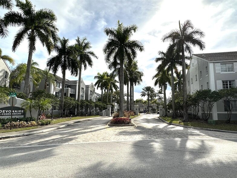 11133 SW 8th St, Unit 3069 in Pembroke Pines, FL - Building Photo