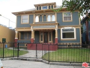 1030 S Burlington Ave in Los Angeles, CA - Building Photo - Building Photo