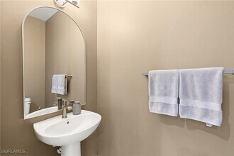 7622 Rockefeller Dr in Naples, FL - Foto de edificio - Building Photo