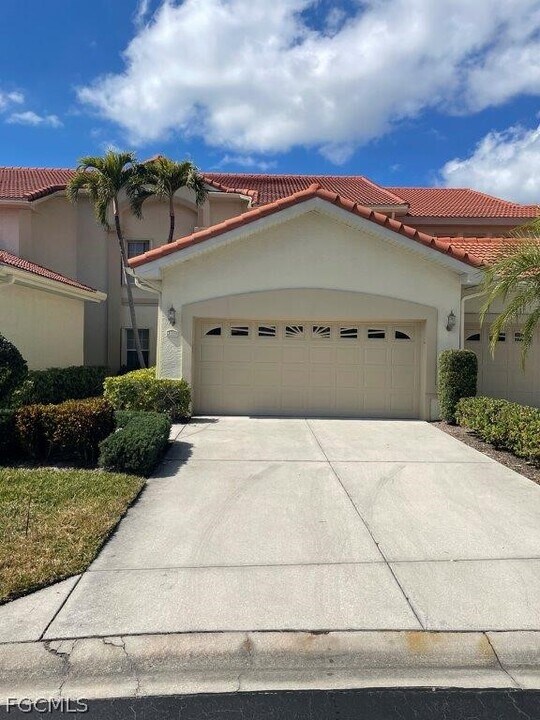 15190 Royal Windsor Ln in Ft. Myers, FL - Building Photo