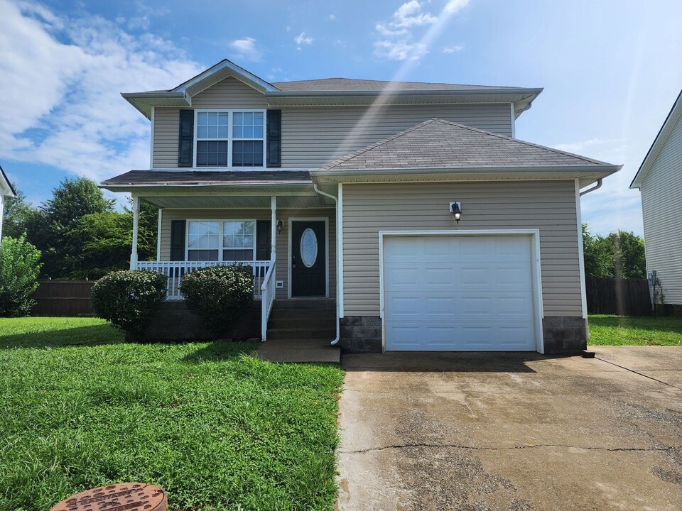 112 N Cavalcade Cir in Oak Grove, KY - Building Photo