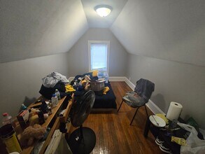 112 E Hill St in Champaign, IL - Building Photo - Building Photo