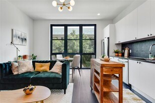 800 Embassy Dr, Unit 416 in Austin, TX - Building Photo