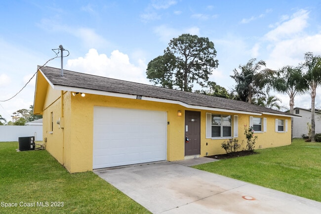 159 NW Avens St in Port St. Lucie, FL - Building Photo - Building Photo